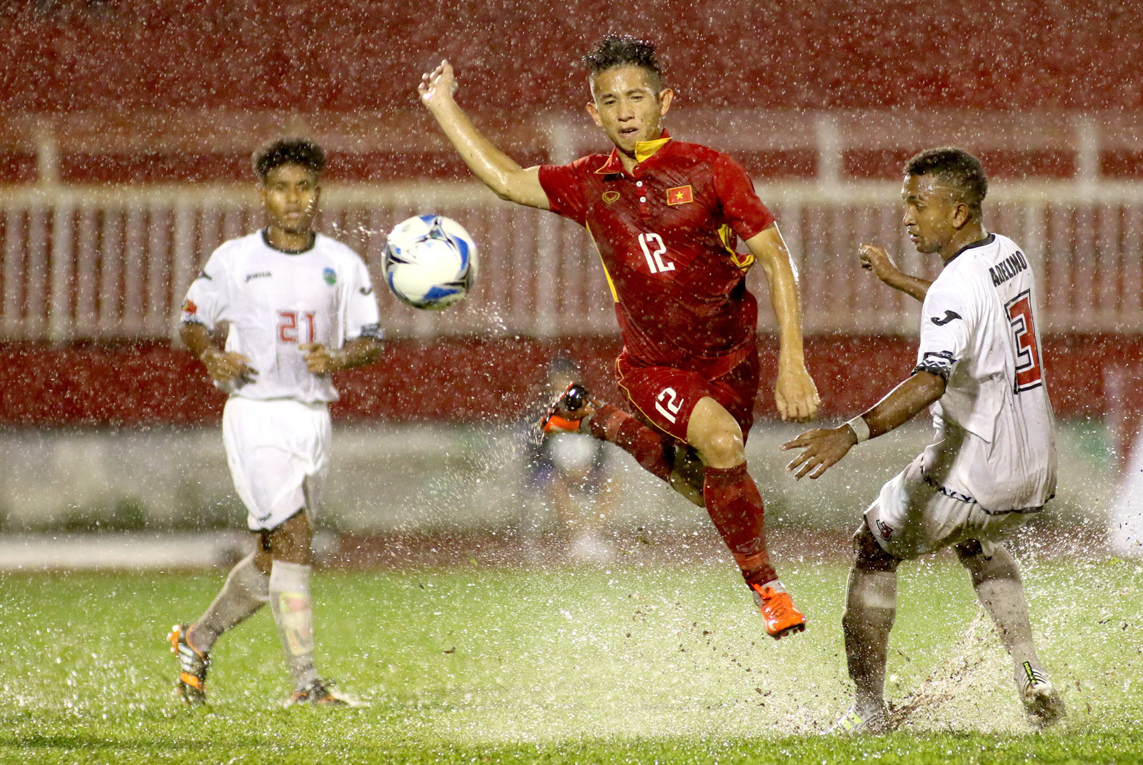 Sự nghiệp bóng đá đáng tự hào của Nguyễn Phong Hồng Duy