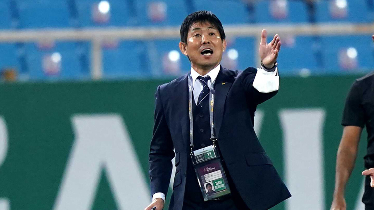 Người ngồi vị trí Huấn luyện viên trưởng đội tuyển Nhật Bản
