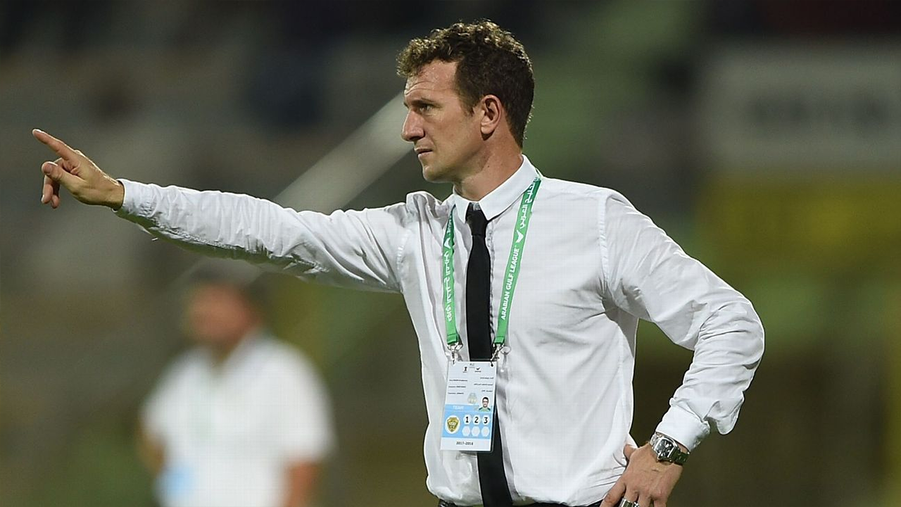 Huấn luyện viên trưởng dẫn dắt đội tuyển UAE