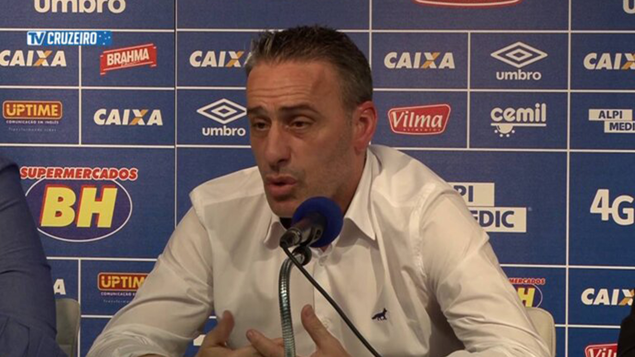 Về huấn luyện viên trưởng của đội - Paulo Jorge Gomes Bento